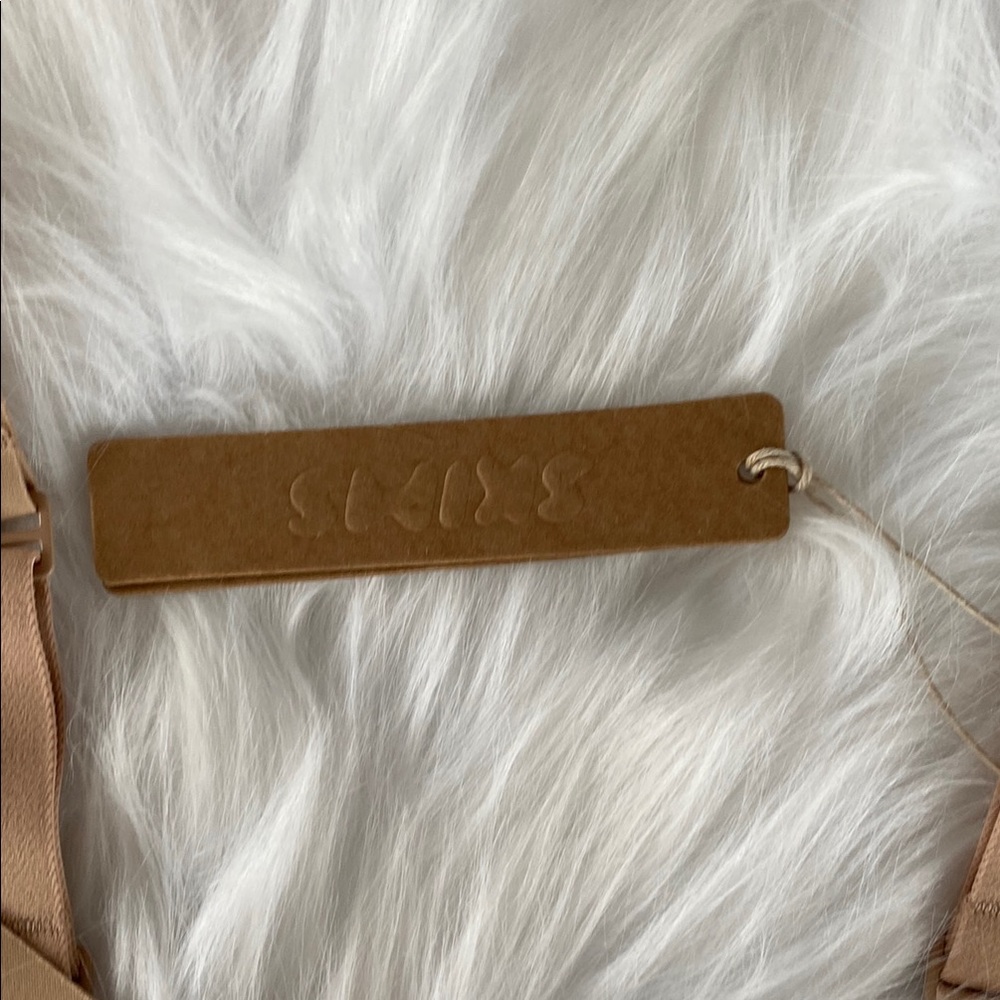 NWT Skims Naked plunge bra size x small color clay - Picture 8 of 9